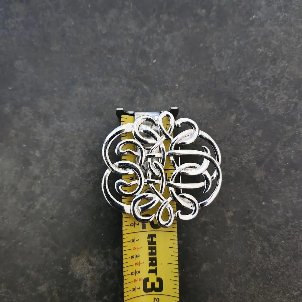 Unbranded pins brooches